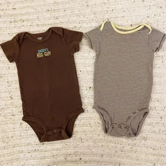Carter’s 12-18 months brown stripe onesie set - Picture 1 of 4